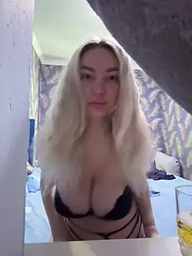 Snapshot of Evananse chatting on 02-19-26, 08:28 Evananse online show from 02-19-26, 08:28