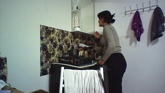 Snapshot of bella2322 chatting on 02-10-26, 01:32 bella2322 online show from 02-10-26, 01:32