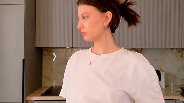 Snapshot of LouiseChavez chatting on 02-05-26, 05:25 LouiseChavez online show from 02-05-26, 05:25