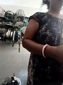 Hot-Tinaa online show from 04-24-26, 08:49