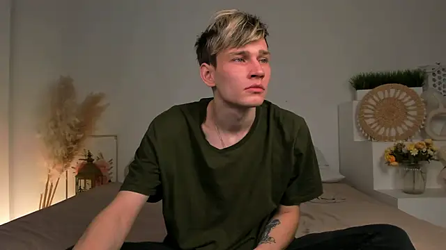 Snapshot of Volan_Starts chatting on 02-08-26, 04:21 Volan Starts online show from 02-08-26, 04:21