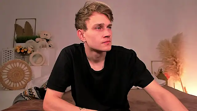 Snapshot of Volan_Starts chatting on 02-27-26, 12:05 Volan Starts online show from 02-27-26, 12:05