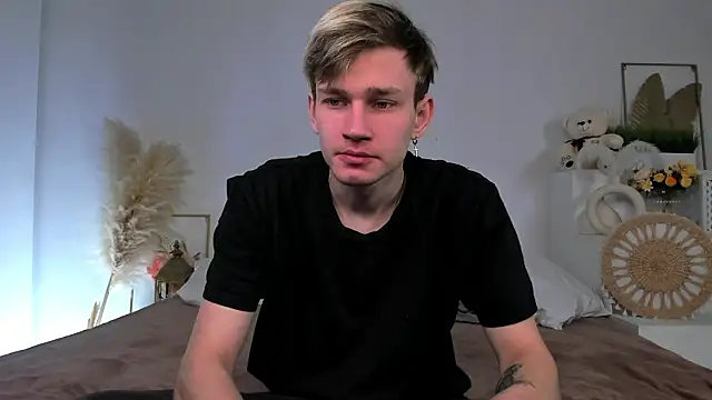 Snapshot of Volan_Starts chatting on 02-21-26, 04:14 Volan Starts online show from 02-21-26, 04:14