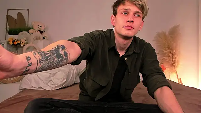 Snapshot of Volan_Starts chatting on 02-28-26, 12:05 Volan Starts online show from 02-28-26, 12:05