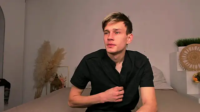 Snapshot of Volan_Starts chatting on 02-06-26, 04:08 Volan Starts online show from 02-06-26, 04:08