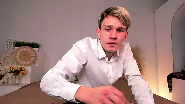 Snapshot of Volan_Starts chatting on 02-02-26, 12:37 Volan Starts online show from 02-02-26, 12:37