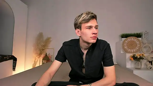 Snapshot of Volan_Starts chatting on 02-07-26, 04:09 Volan Starts online show from 02-07-26, 04:09