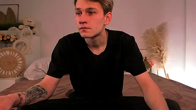 Snapshot of Volan_Starts chatting on 02-25-26, 12:05 Volan Starts online show from 02-25-26, 12:05