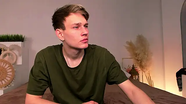 Snapshot of Volan_Starts chatting on 02-17-26, 04:43 Volan Starts online show from 02-17-26, 04:43