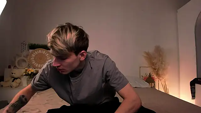 Snapshot of Volan_Starts chatting on 02-10-26, 04:22 Volan Starts online show from 02-10-26, 04:22