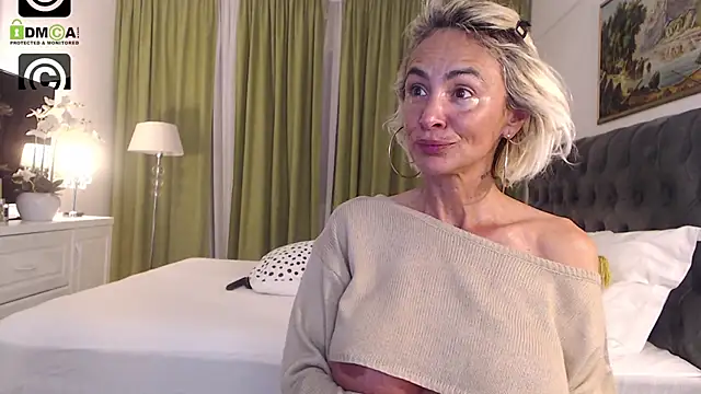 Snapshot of SilverMiss chatting on 05-16-26, 06:29 SilverMiss online show from 05-16-26, 06:29