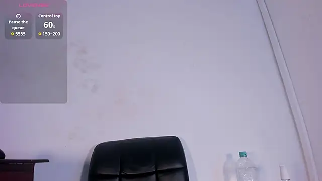 Snapshot of naughtylizeth_ chatting on 04-18-26, 05:48 naughtylizeth online show from 04-18-26, 05:48