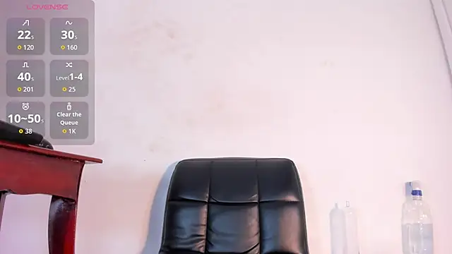 Snapshot of naughtylizeth_ chatting on 04-07-26, 08:43 naughtylizeth online show from 04-07-26, 08:43