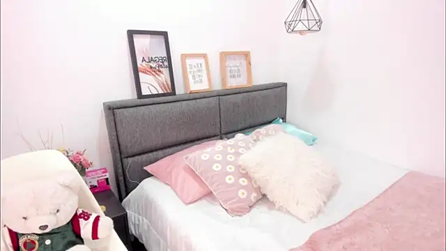 annarosse  online show from 02-16-26, 12:04