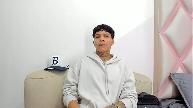 Snapshot of Dogan_Renzo0 chatting on 06-11-26, 07:44 Dogan Renzo0 online show from 06-11-26, 07:44