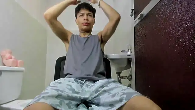 Snapshot of Dogan_Renzo0 chatting on 03-23-26, 08:41 Dogan Renzo0 online show from 03-23-26, 08:41
