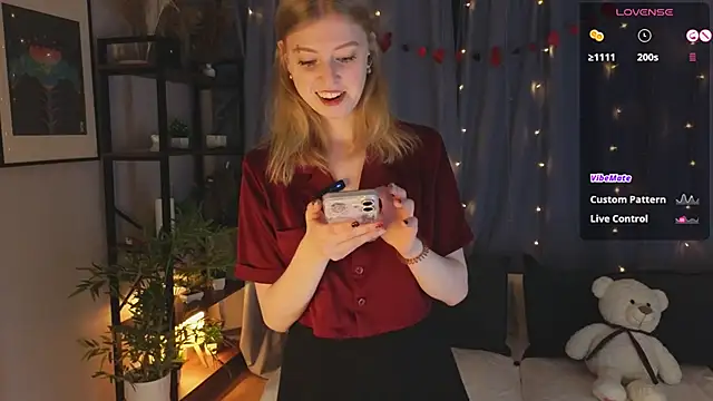 Snapshot of LanaRoxxy chatting on 02-14-26, 11:21 LanaRoxxy online show from 02-14-26, 11:21