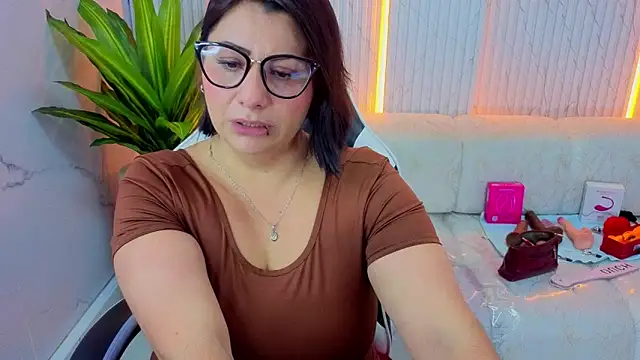 angele roux tp online show from 04-13-26, 01:15