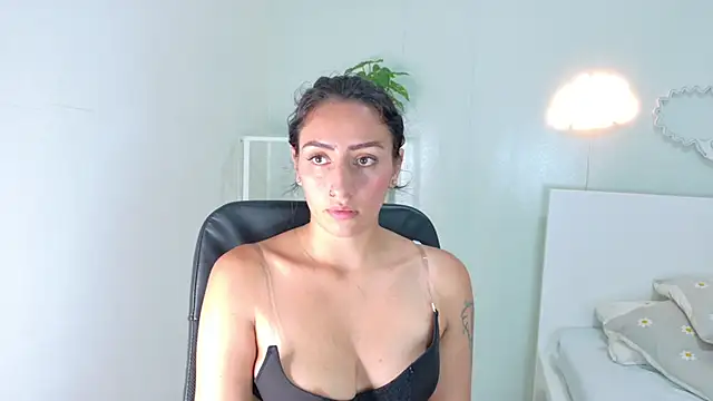 AmmyRouse   online show from 02-08-26, 02:15