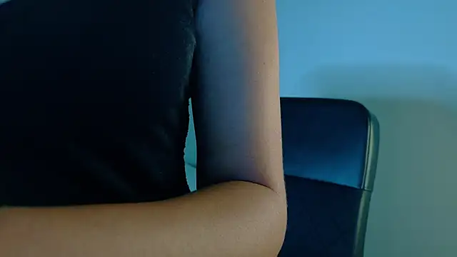 Snapshot of AmmyRouse__ chatting on 03-13-26, 11:37 AmmyRouse online show from 03-13-26, 11:37