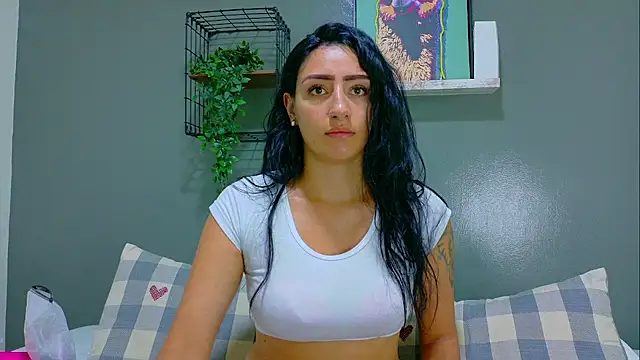 Snapshot of AmmyRouse__ chatting on 04-15-26, 09:26 AmmyRouse online show from 04-15-26, 09:26