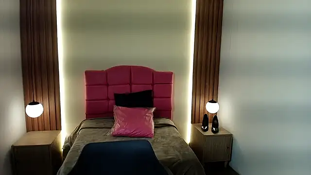 IvonneRoss  online show from 02-05-26, 12:12