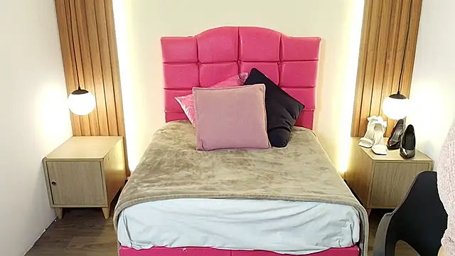 IvonneRoss  online show from 02-16-26, 12:04