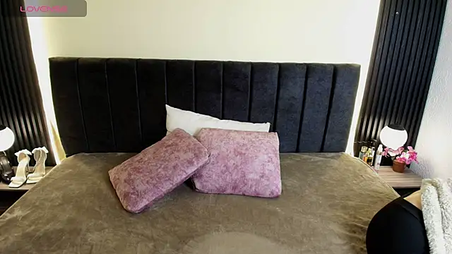 IvonneRoss  online show from 03-21-26, 12:09