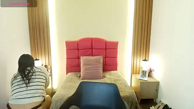 IvonneRoss  online show from 04-14-26, 11:59