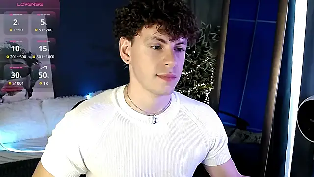 Snapshot of TylerGibson chatting on 06-18-26, 02:55 TylerGibson online show from 06-18-26, 02:55