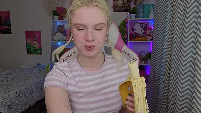 Snapshot of Mia_WaterFall chatting on 05-06-26, 03:32 Mia WaterFall online show from 05-06-26, 03:32