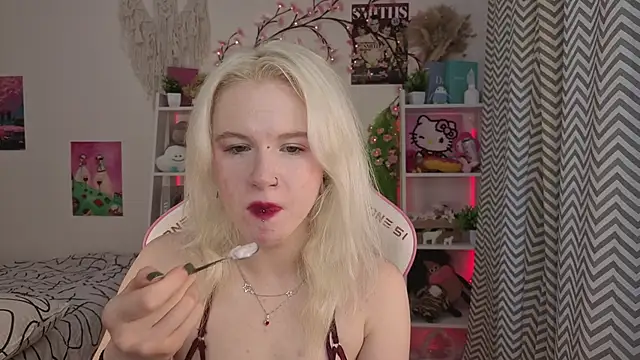 Snapshot of Mia_WaterFall chatting on 05-26-26, 03:26 Mia WaterFall online show from 05-26-26, 03:26