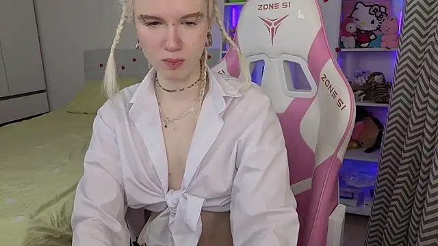 Snapshot of Mia_WaterFall chatting on 02-21-26, 03:19 Mia WaterFall online show from 02-21-26, 03:19