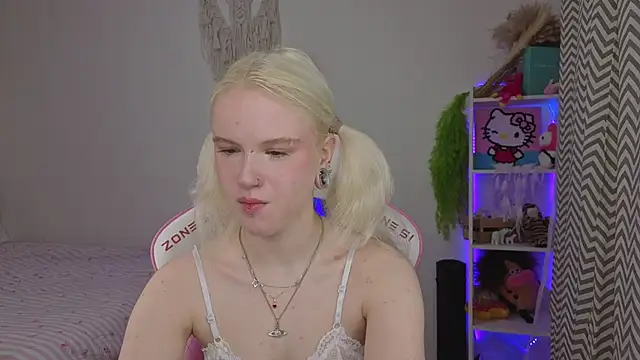 Mia WaterFall online show from 04-15-26, 03:23