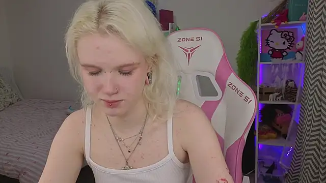 Snapshot of Mia_WaterFall chatting on 04-27-26, 03:26 Mia WaterFall online show from 04-27-26, 03:26