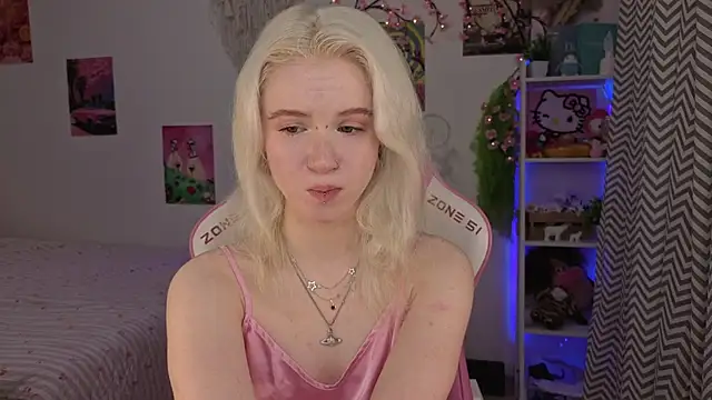 Snapshot of Mia_WaterFall chatting on 05-17-26, 03:17 Mia WaterFall online show from 05-17-26, 03:17