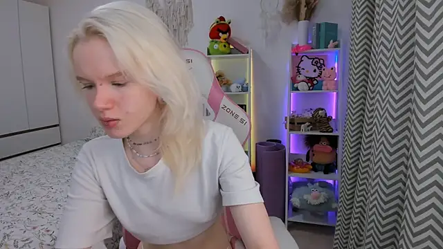 Snapshot of Mia_WaterFall chatting on 02-13-26, 03:28 Mia WaterFall online show from 02-13-26, 03:28