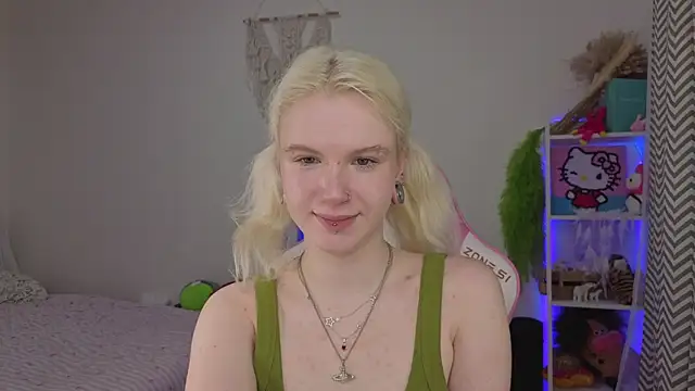 Snapshot of Mia_WaterFall chatting on 04-22-26, 03:13 Mia WaterFall online show from 04-22-26, 03:13