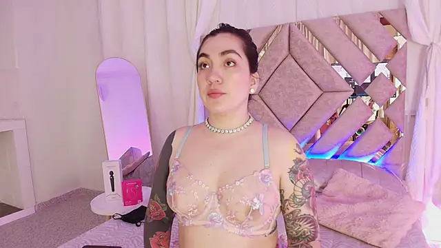 Snapshot of KathiaJenner chatting on 05-16-26, 10:36 KathiaJenner online show from 05-16-26, 10:36