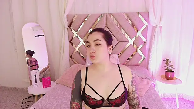 Snapshot of KathiaJenner chatting on 05-09-26, 11:35 KathiaJenner online show from 05-09-26, 11:35