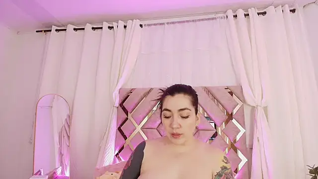 Snapshot of KathiaJenner chatting on 04-26-26, 10:34 KathiaJenner online show from 04-26-26, 10:34