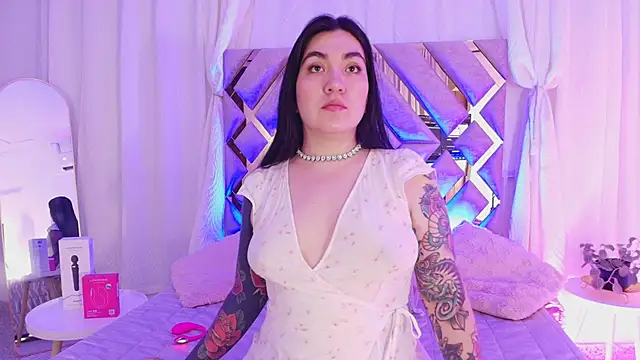 Snapshot of KathiaJenner chatting on 05-28-26, 11:05 KathiaJenner online show from 05-28-26, 11:05
