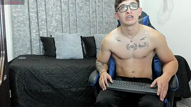 Calvin Hunter online show from 03-12-26, 01:00