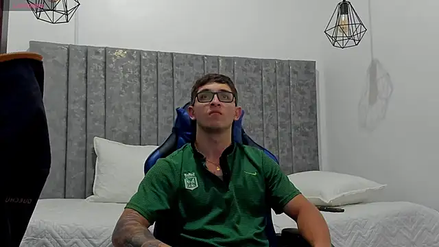 Calvin Hunter online show from 03-26-26, 01:04