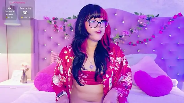Snapshot of EllieNeptune_ chatting on 06-10-26, 04:35 EllieNeptune online show from 06-10-26, 04:35