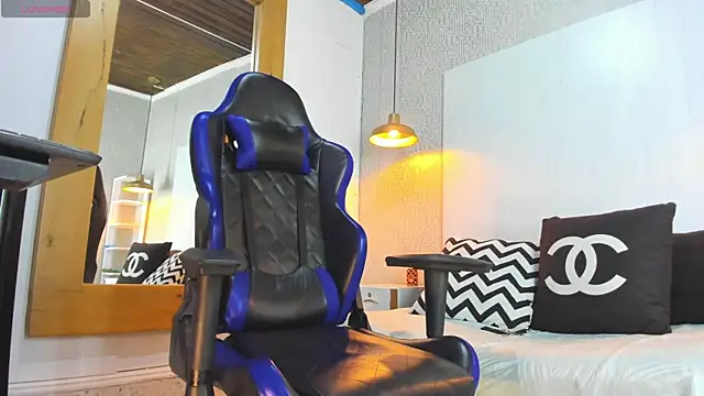 Snapshot of Dusan_Grey77 chatting on 02-20-26, 04:09 Dusan Grey77 online show from 02-20-26, 04:09