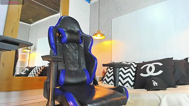 Snapshot of Dusan_Grey77 chatting on 02-18-26, 04:21 Dusan Grey77 online show from 02-18-26, 04:21