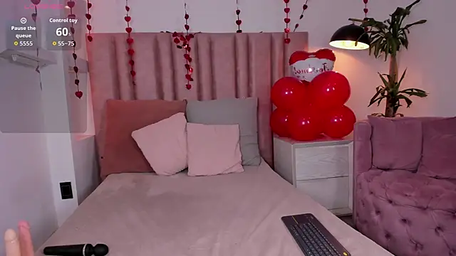 Snapshot of Im_LunaLuxe chatting on 02-15-26, 01:10 Im LunaLuxe online show from 02-15-26, 01:10