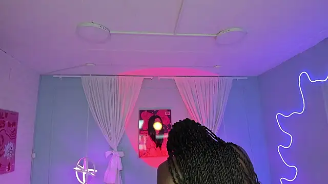 naomi campell online show from 02-16-26, 07:34