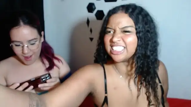 Snapshot of celine_sweet chatting on 03-11-26, 03:44 celine sweet online show from 03-11-26, 03:44